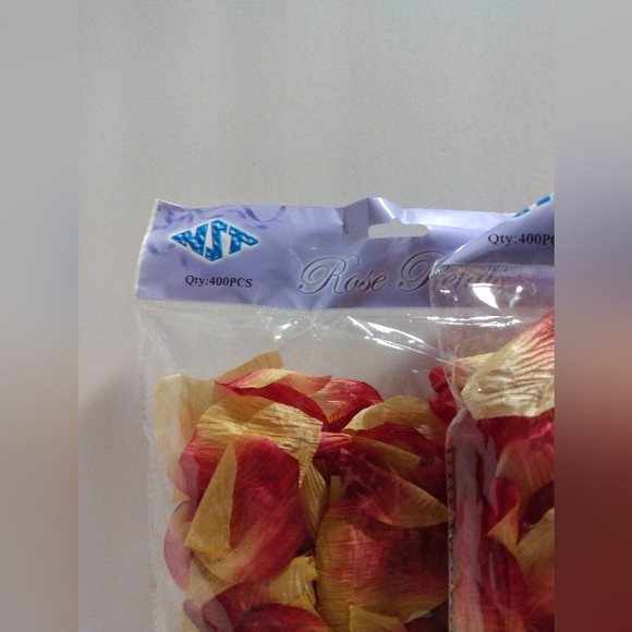 2 bags  of fabric rose petals. Rose and cream color. 800 pieces. - Picture 2 of 2